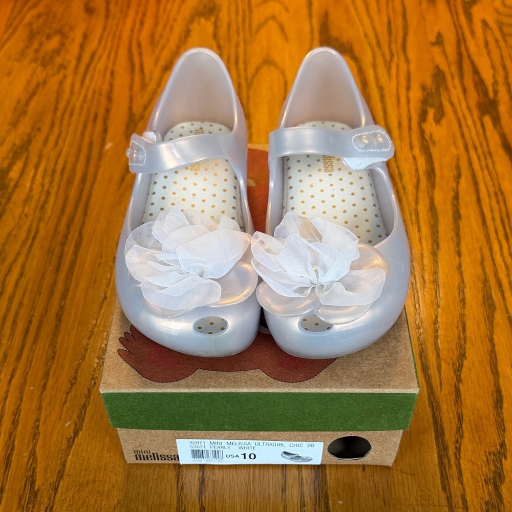 Mini Melissa Girls Size 10 Pearly White Shoes with Floral Accent